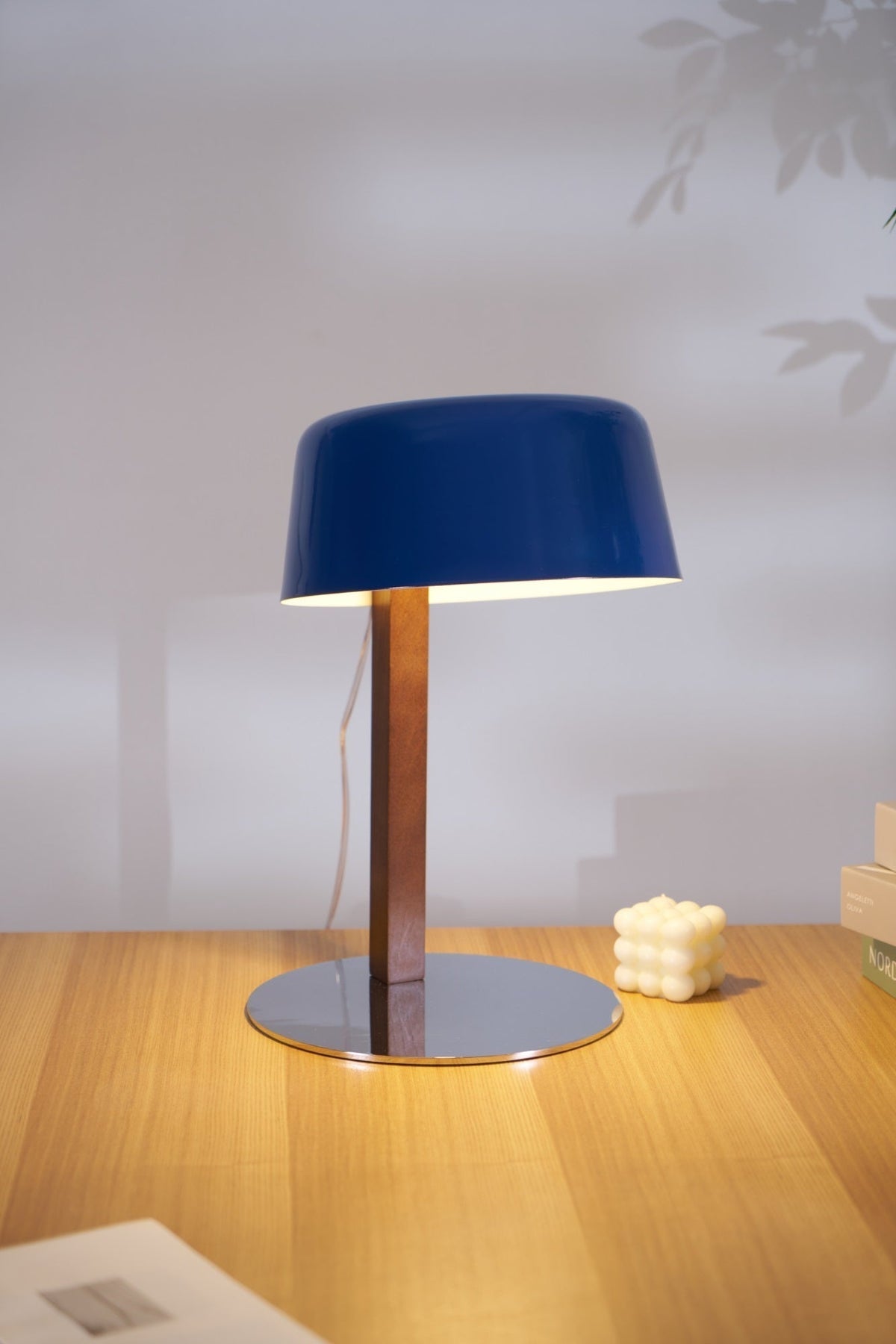 Cirirelle Moderne tafellamp van walnoot