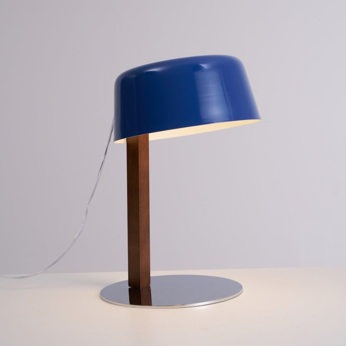 Cirirelle Moderne tafellamp van walnoot