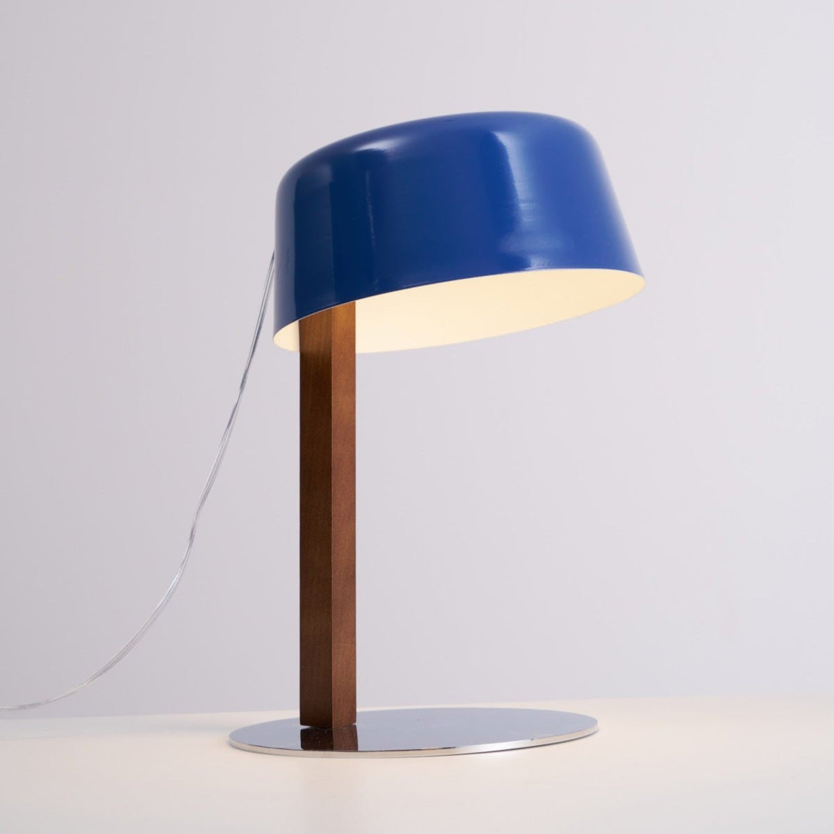 Cirirelle Moderne tafellamp van walnoot
