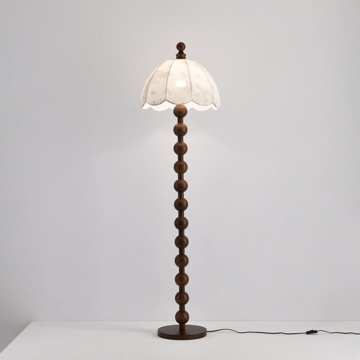 Seleraine moderne vloerlamp van walnoothout