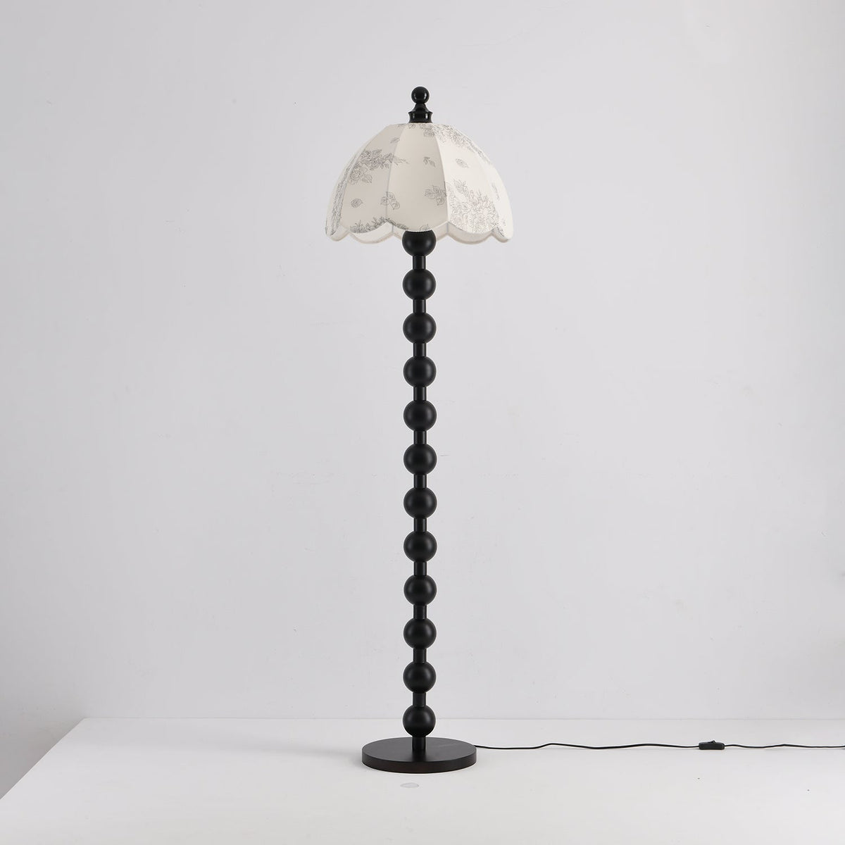 Seleraine moderne vloerlamp van walnoothout