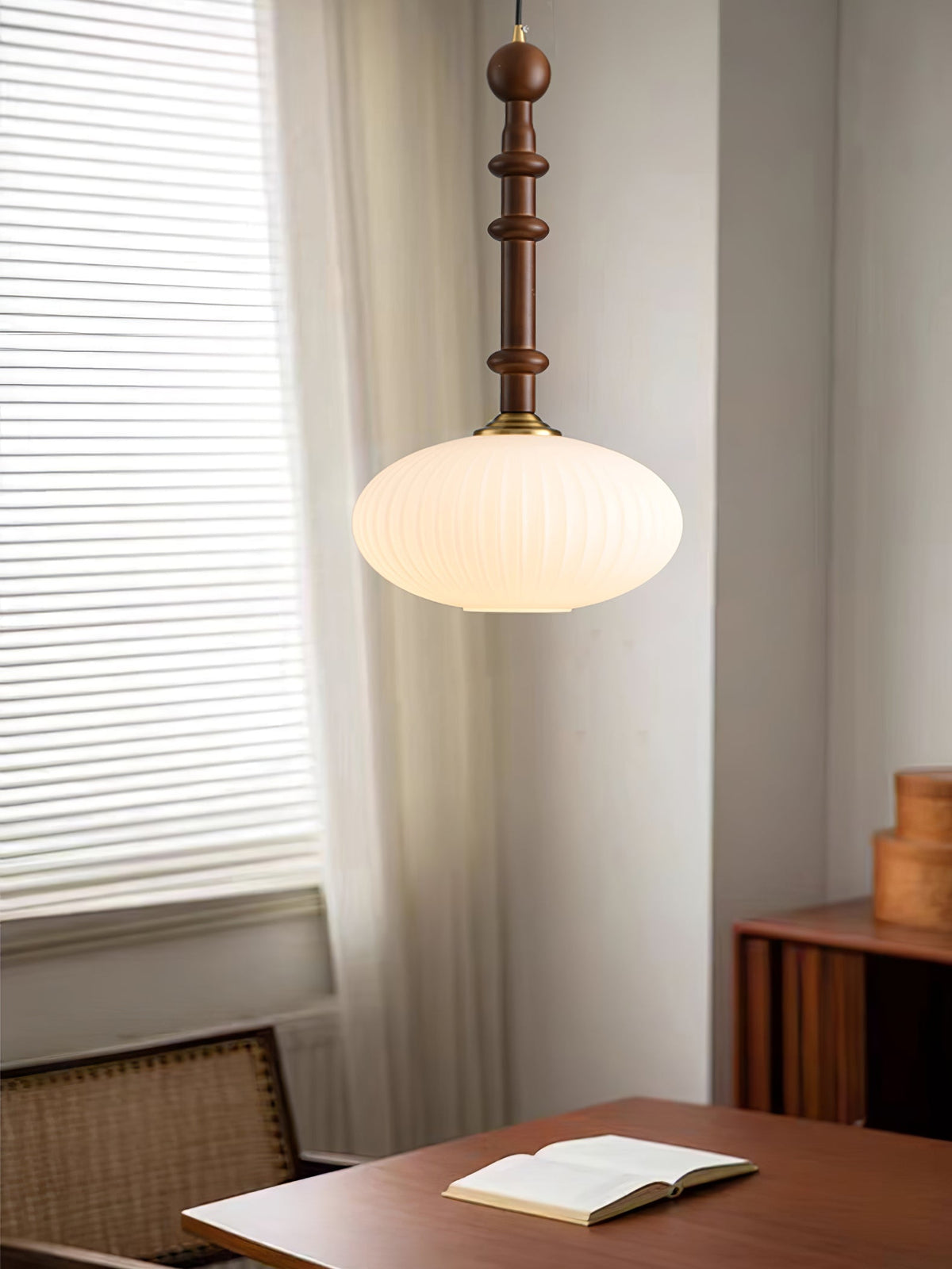 Iliror Traditionele hanglamp van Hout en glas