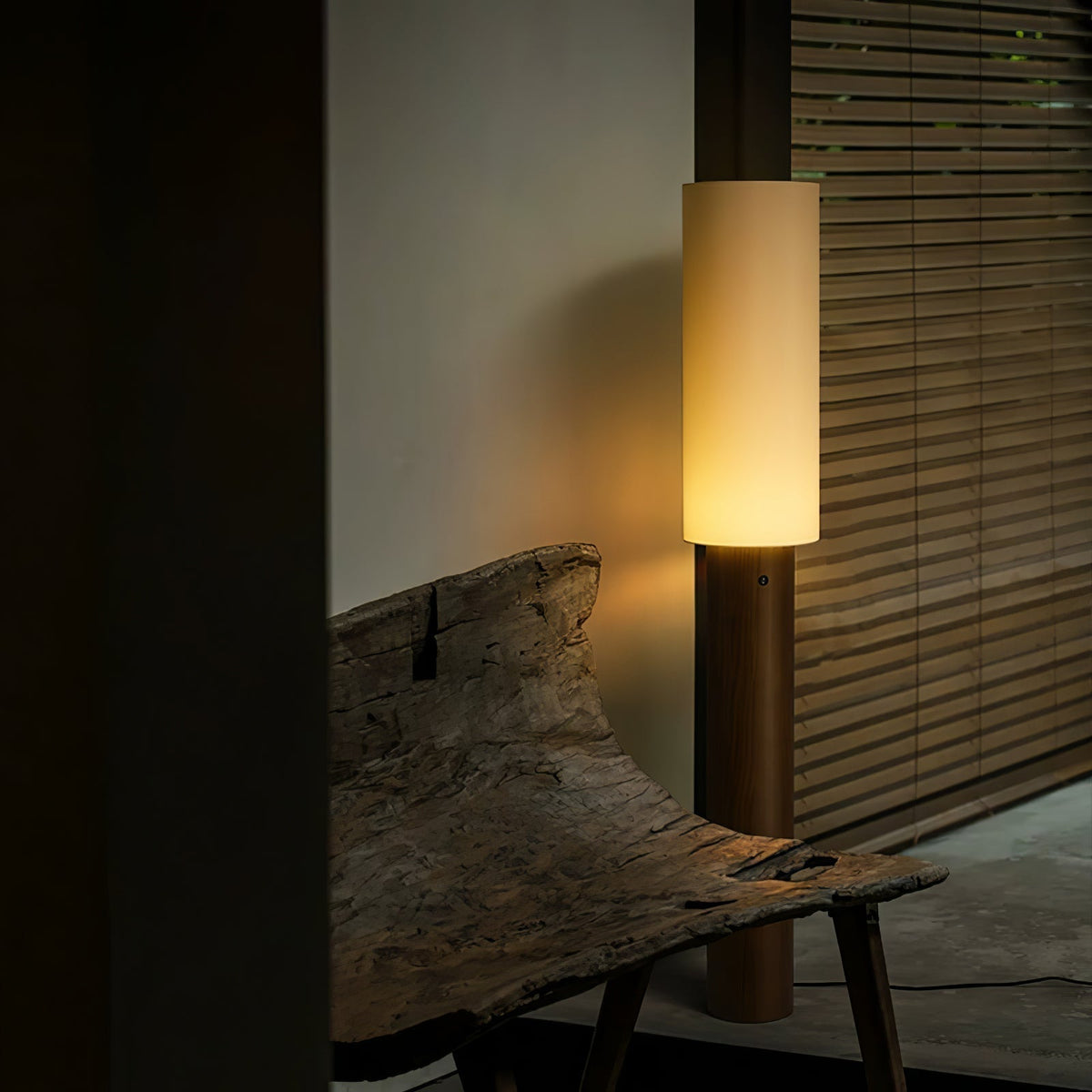 Uvynir Cylindrische houten vloerlamp