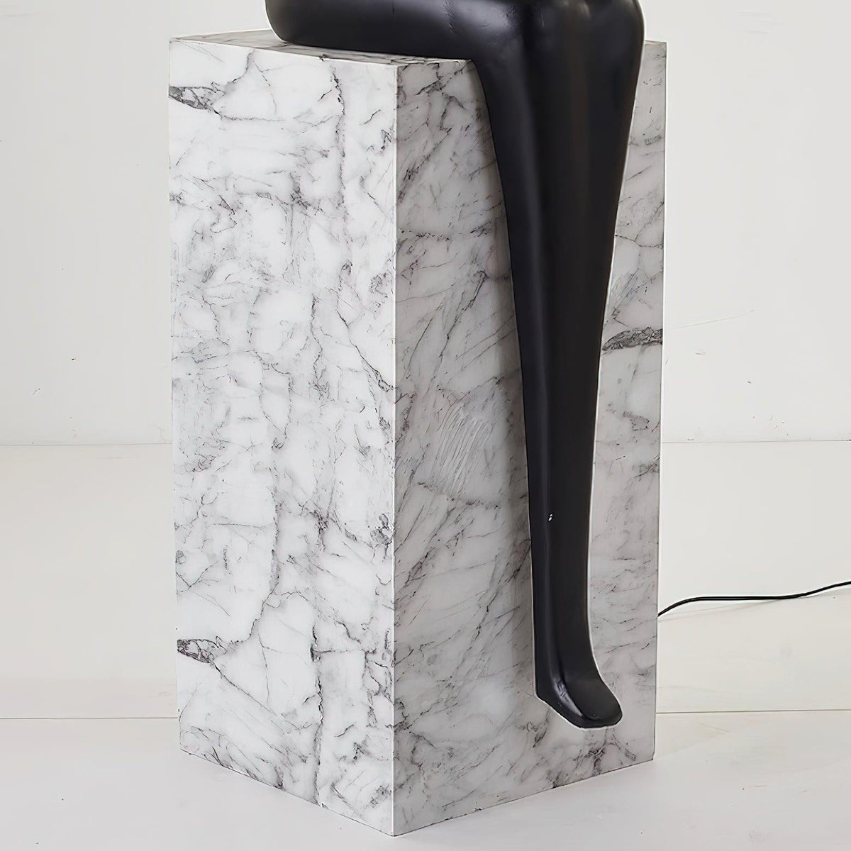 Orelaielle sculpturale vloerlamp in zwart