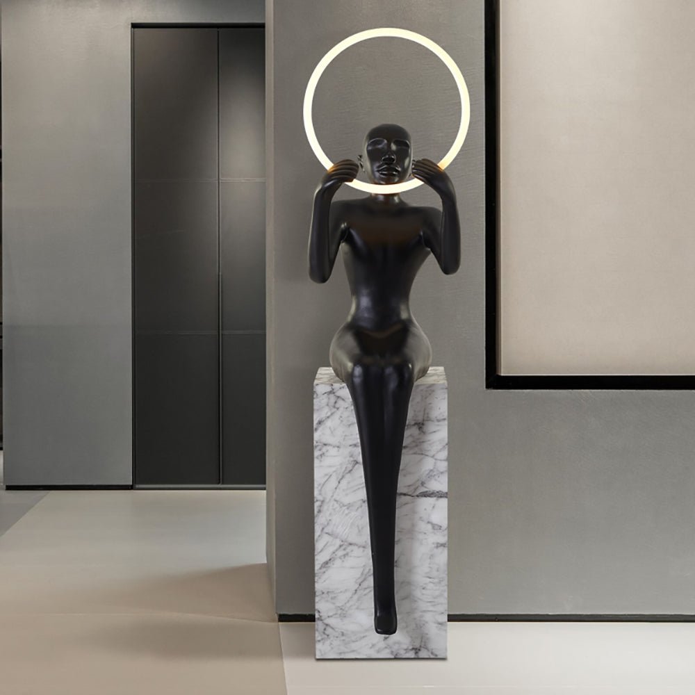 Orelaielle sculpturale vloerlamp in zwart