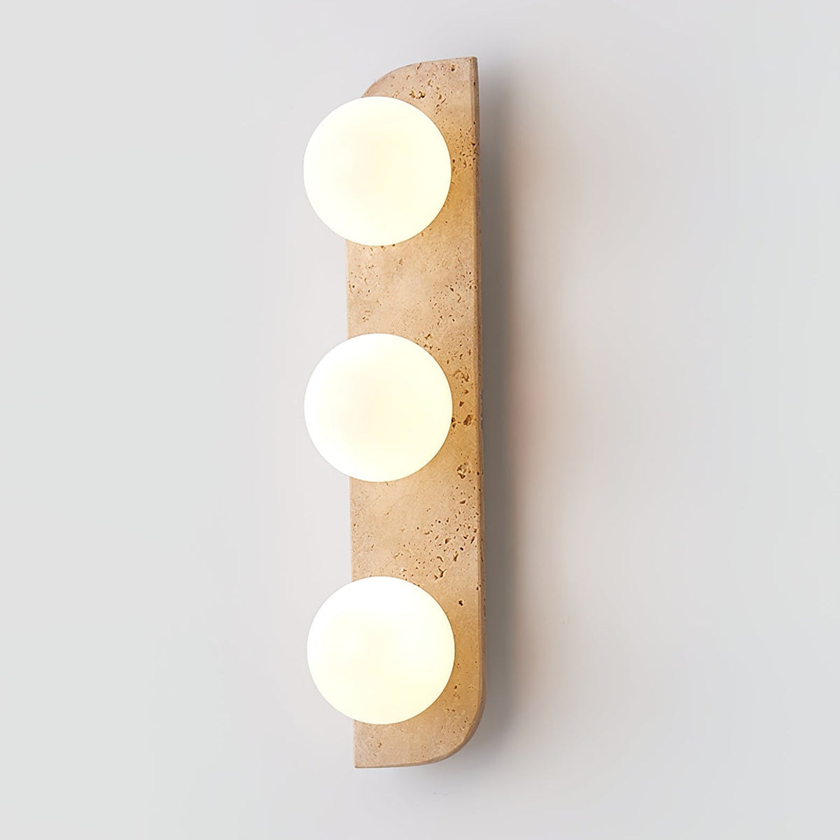Serearia Minimalistische wandlamp van geel travertin met stekker