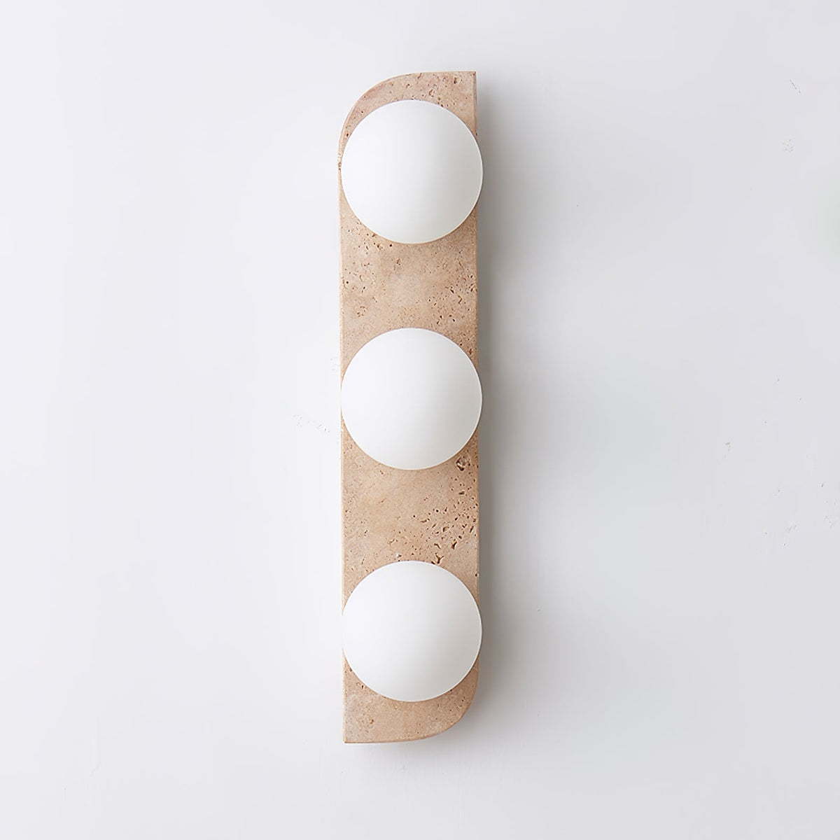 Serearia Minimalistische wandlamp van geel travertin met stekker