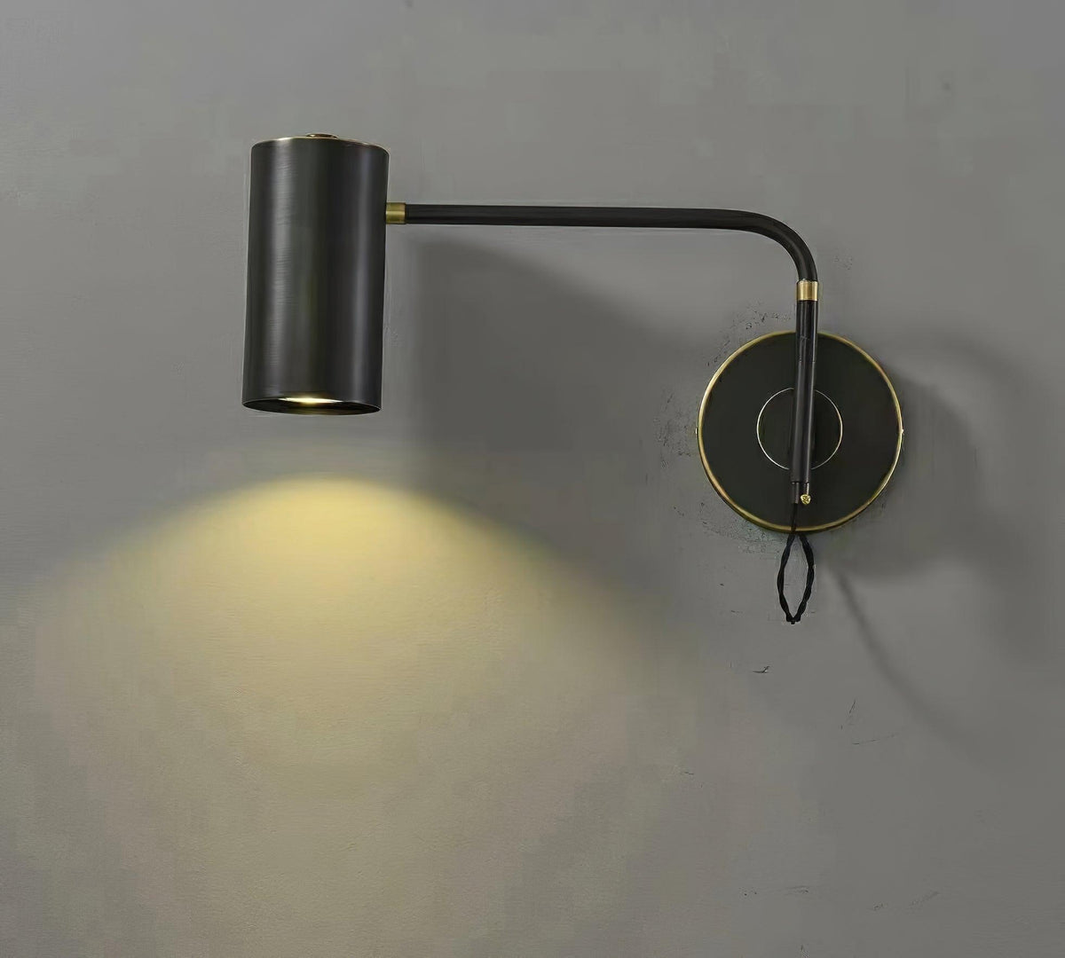 Merton wandlamp van staal in industriële stijl