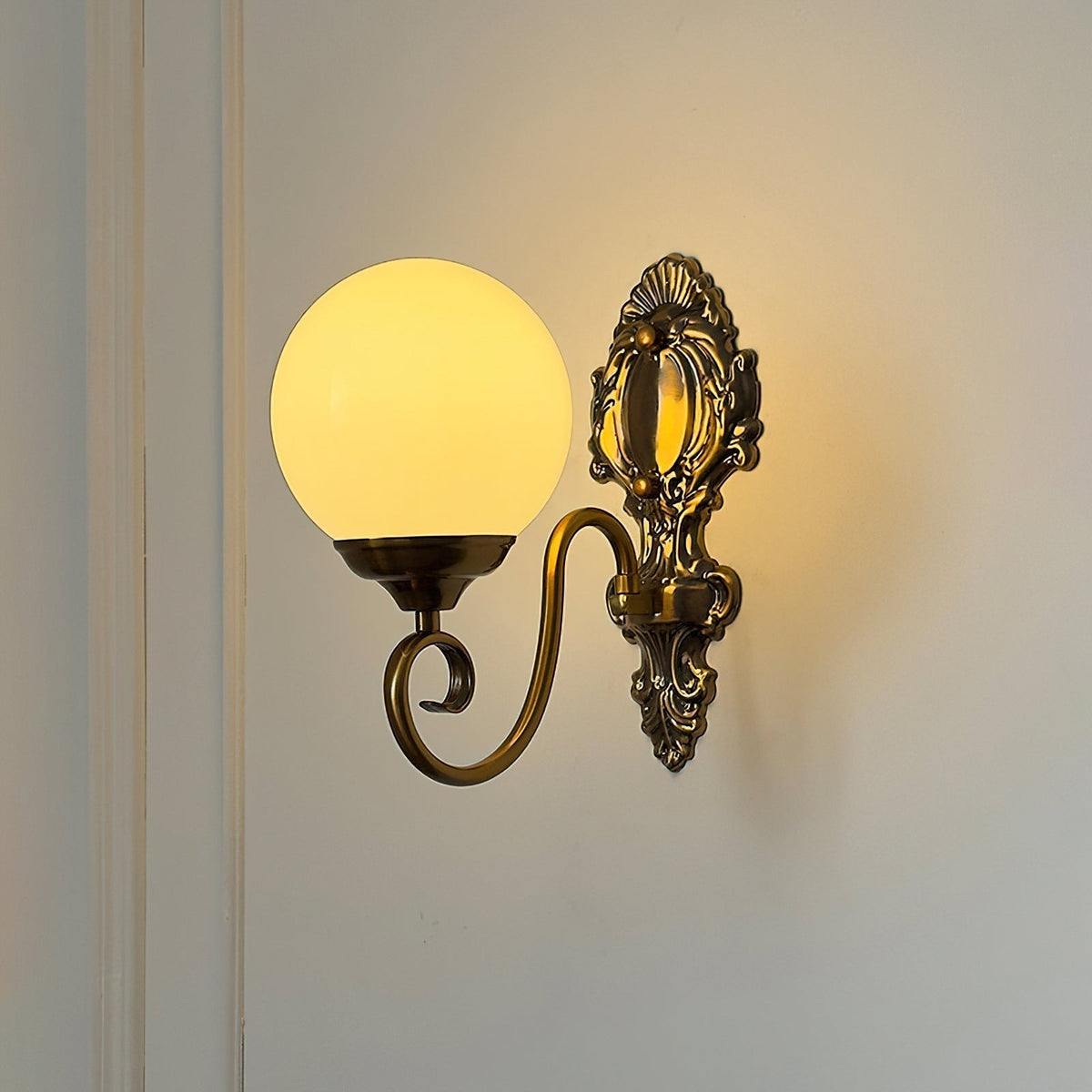 Lavinia wandlamp met en roze afwerking