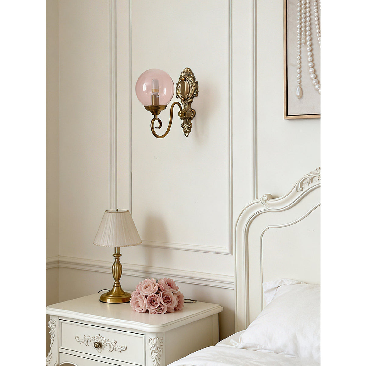 Lavinia wandlamp met en roze afwerking