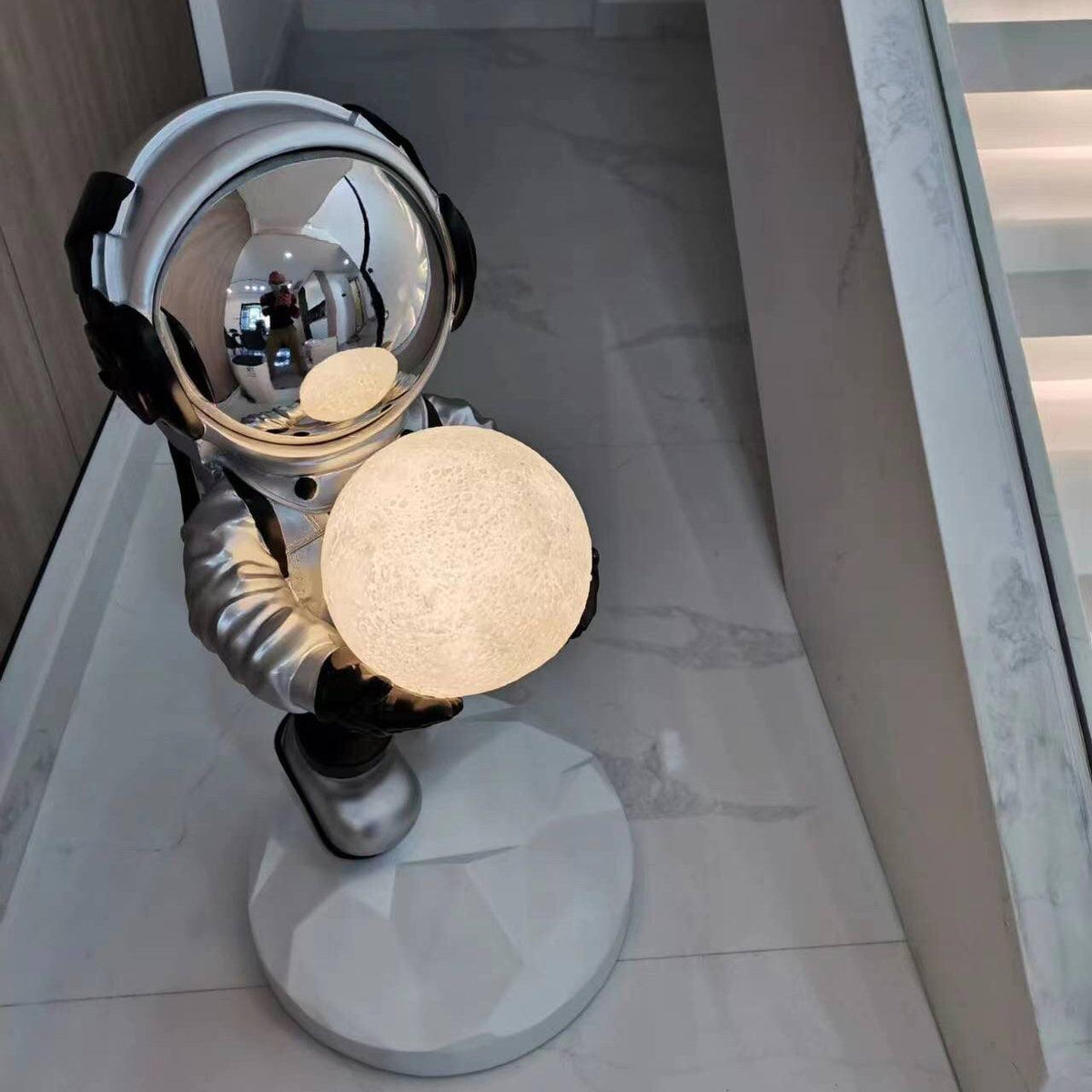 Celeiella Chandler Moderne vloerlamp van hars