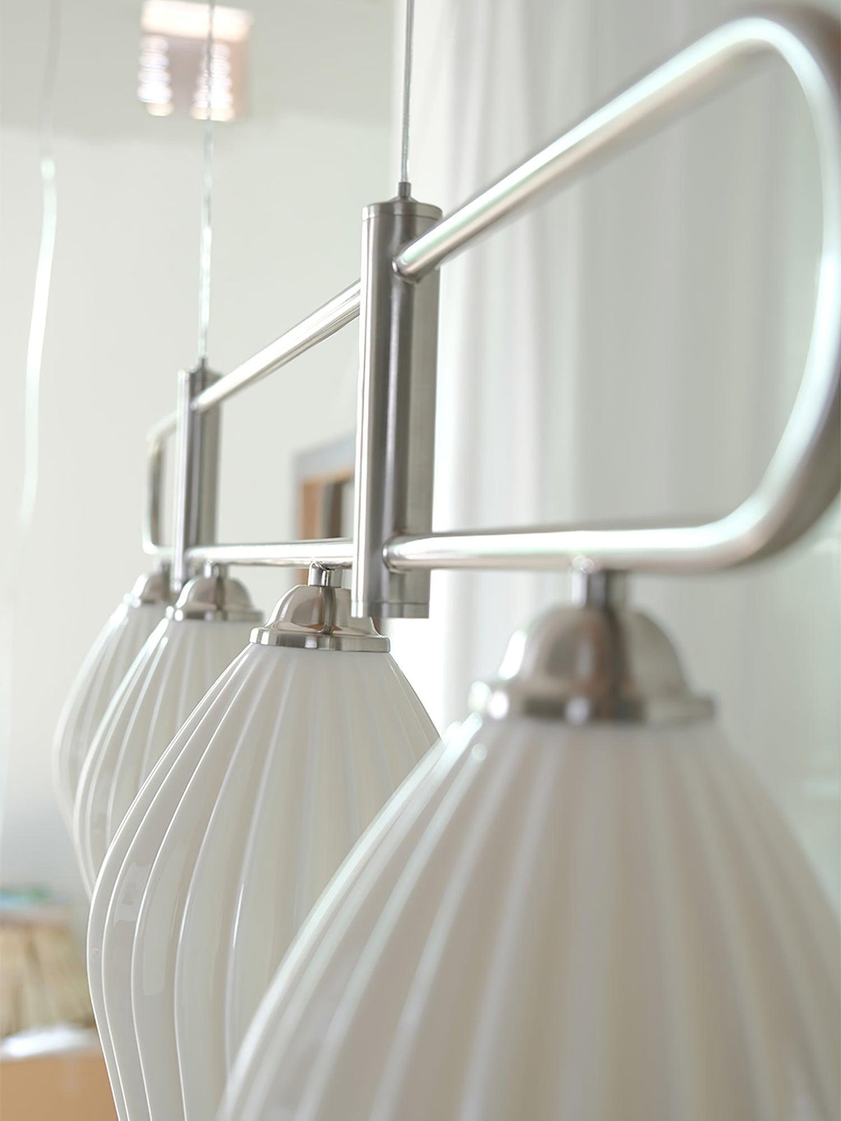Arlirir moderne hanglamp met minimalistisch kunstwerk in keramiek