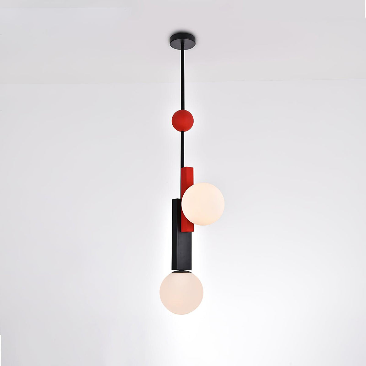 Veveny hanglamp met dubbele bollen en lineaire balken in geometrische stijl