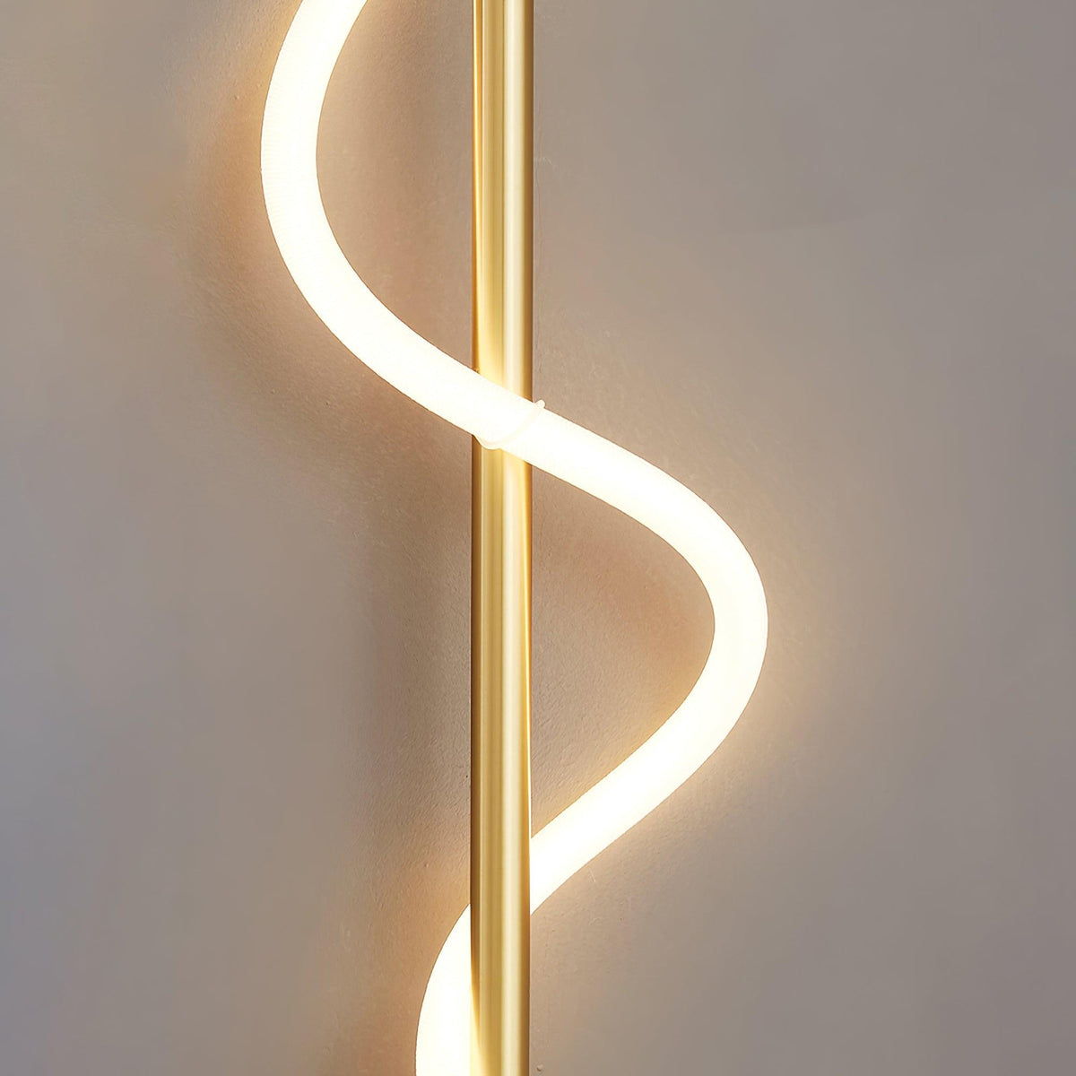 Nivelo sculpturale messing siliconen wandlamp
