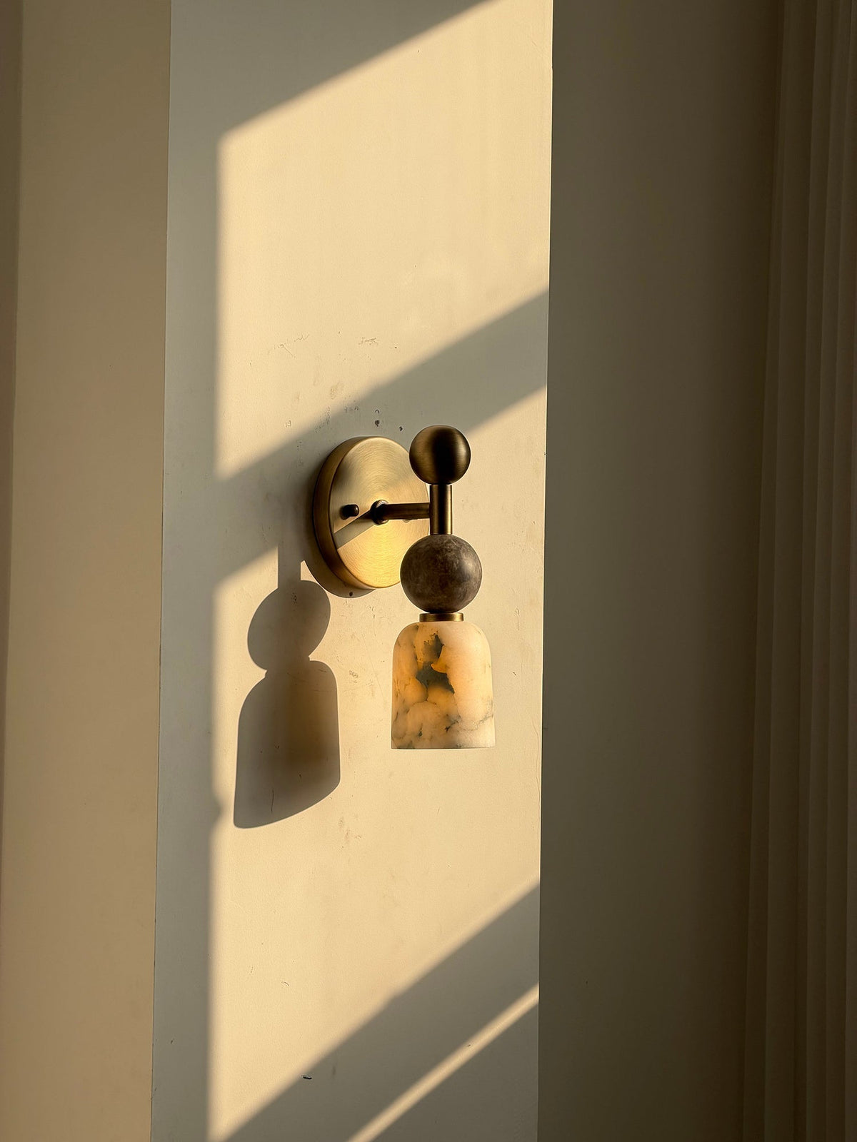 Serafin wandlamp van albast