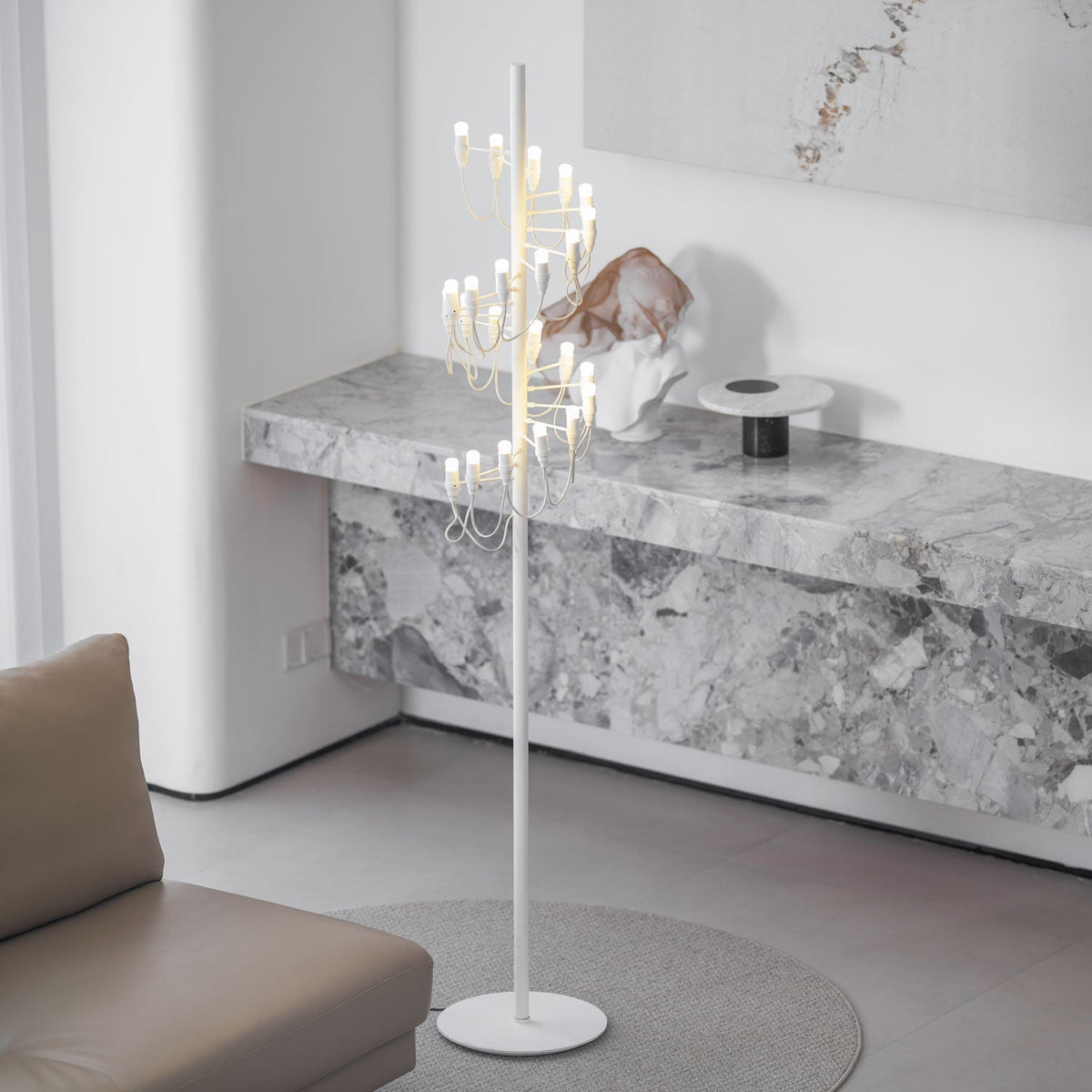 Olliryra sculpturale vloerlamp van staal