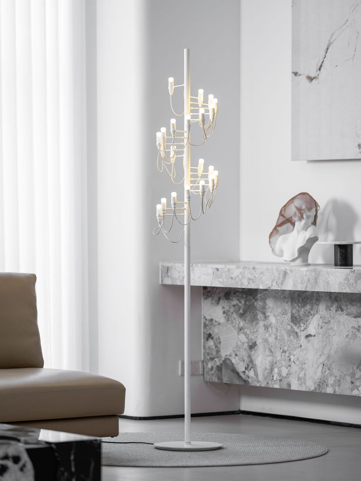 Olliryra sculpturale vloerlamp van staal
