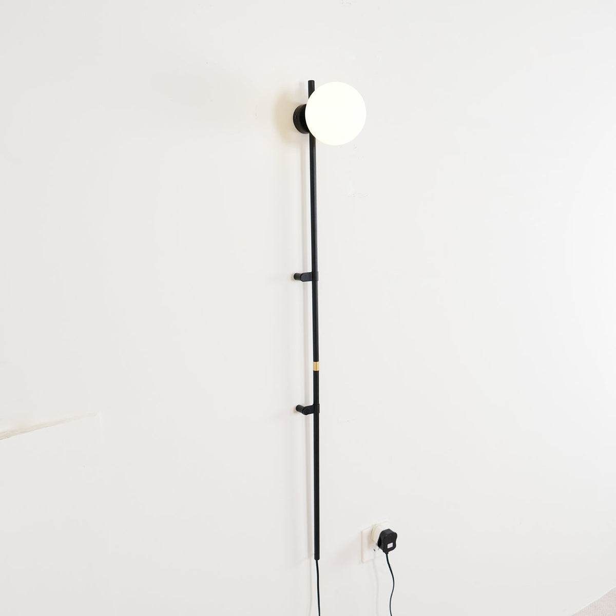 Curaeion Moderne minimalistische wandlamp met glas en stekker