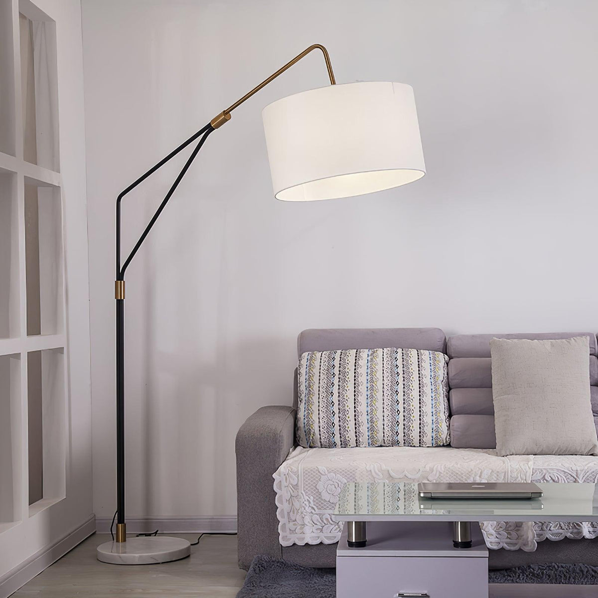 Eveny minimalistische vloerlamp met marmer