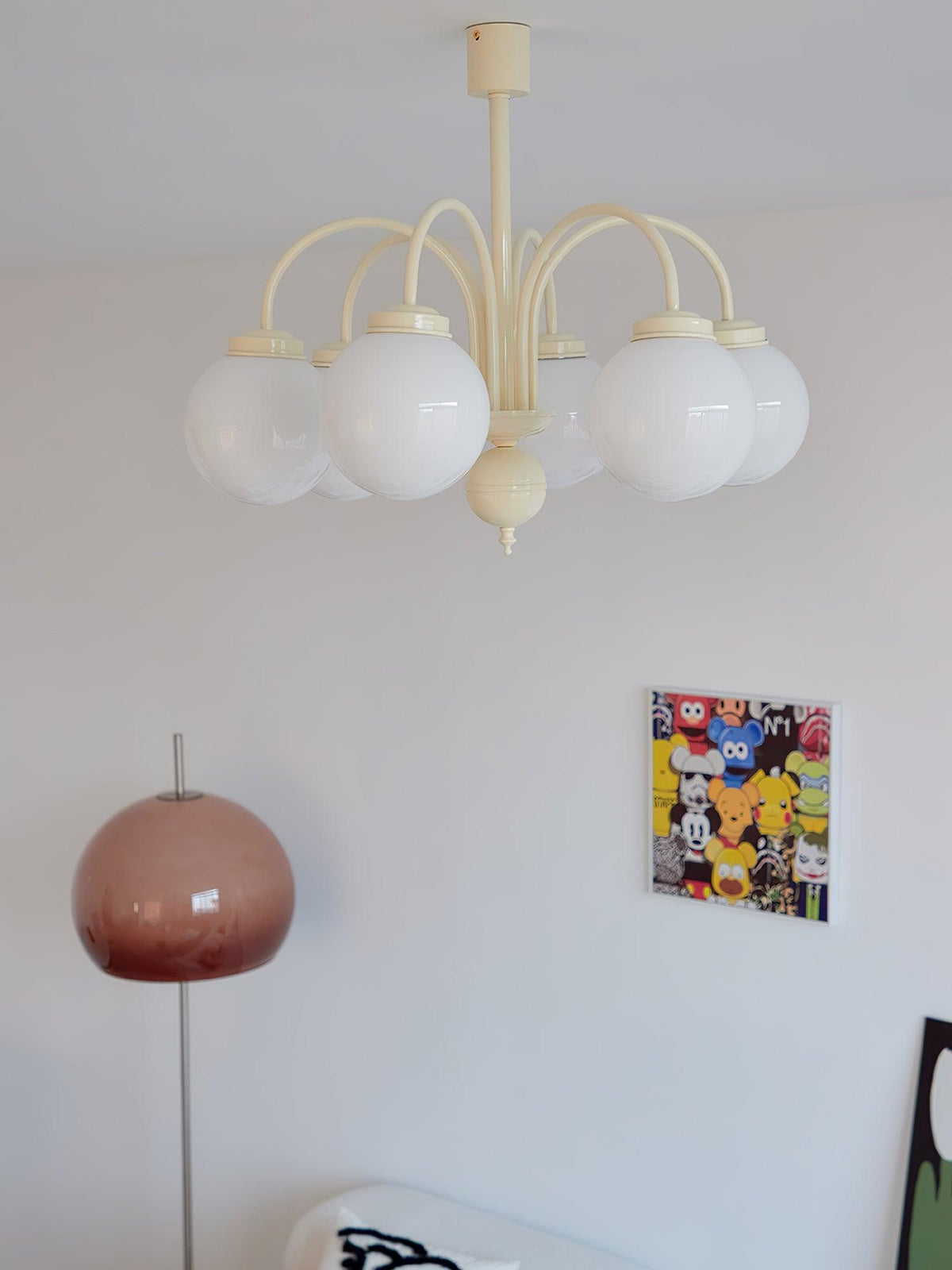 Velaora kroonluchter met crèmekleurige glazen bollen