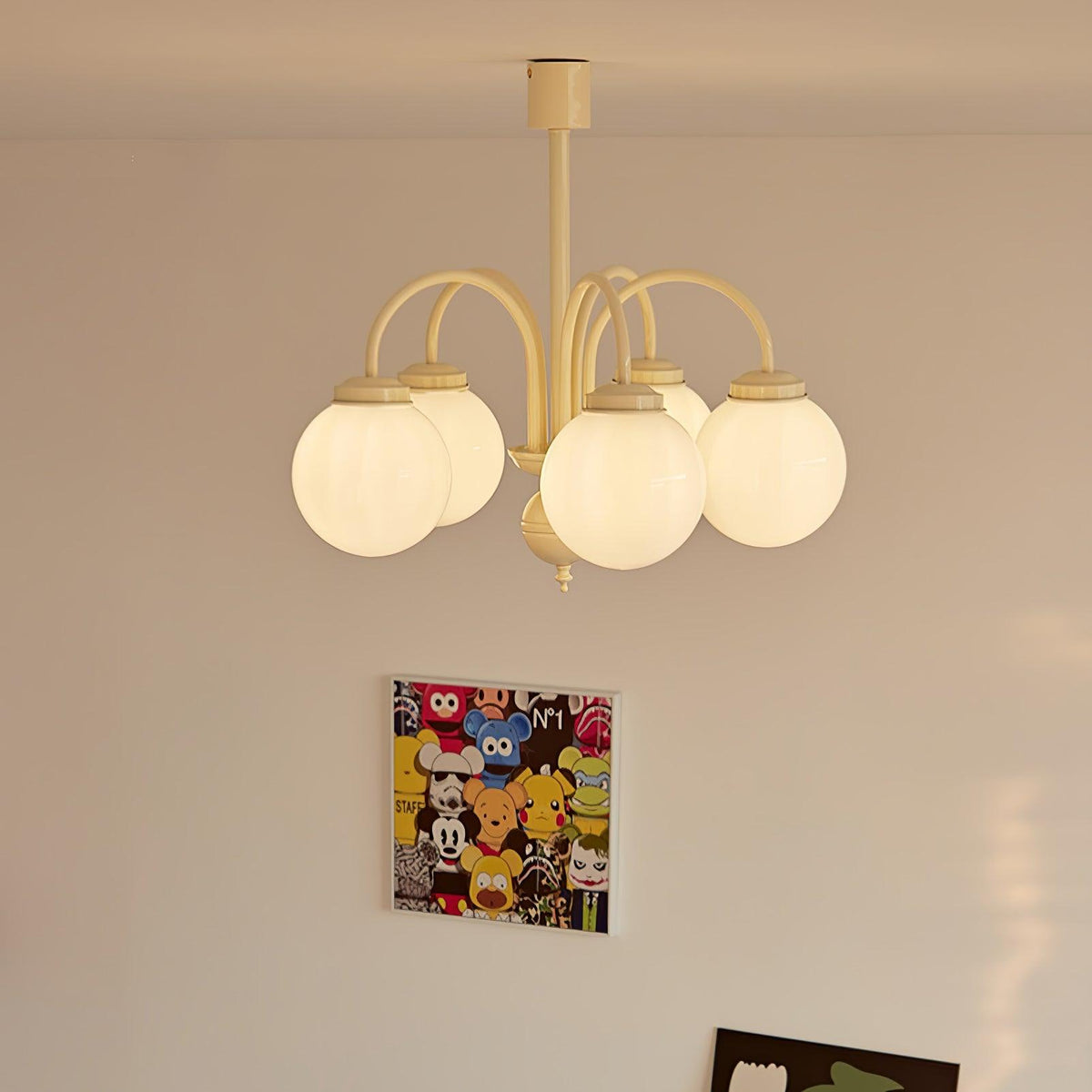 Velaora kroonluchter met crèmekleurige glazen bollen