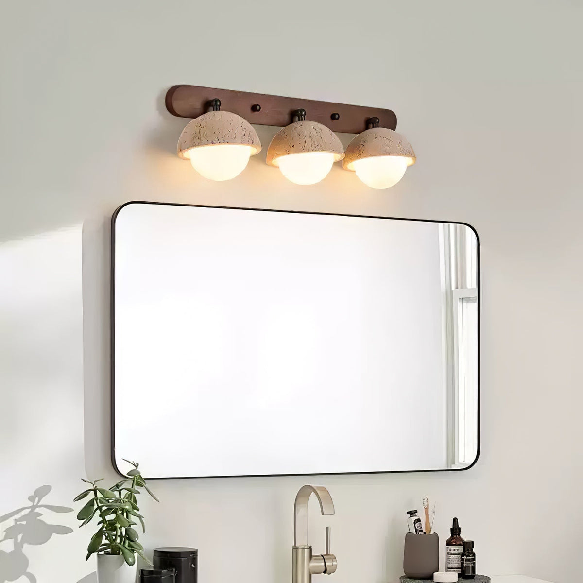Cavix wandlamp met halve maan van geel travertin en walnoothout