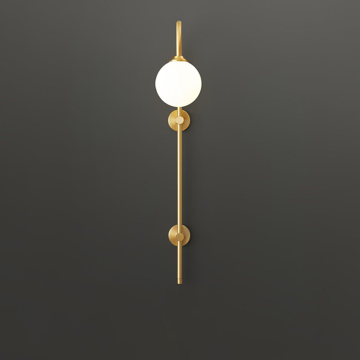 Nyvaris moderne minimalistische wandlamp met bolvormig glazen kap in messing