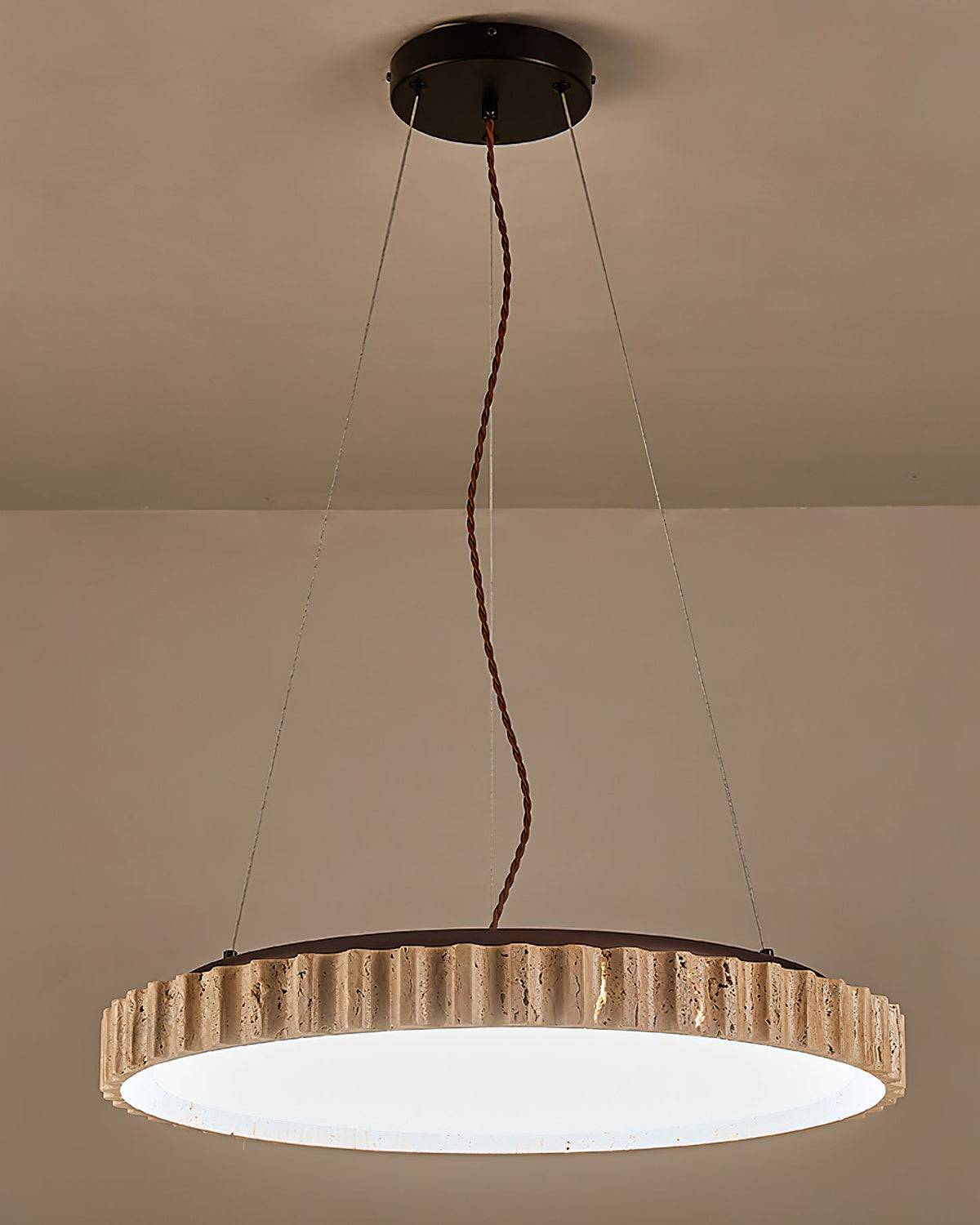 Elvenis ronde hanglamp van geel travertin