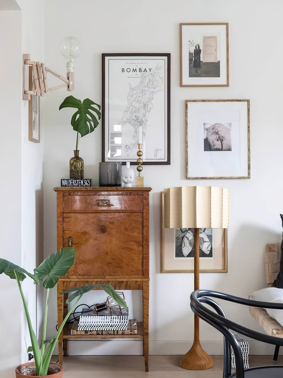 Bexi Minimalistische vloerlamp van walnoothout en beige stof