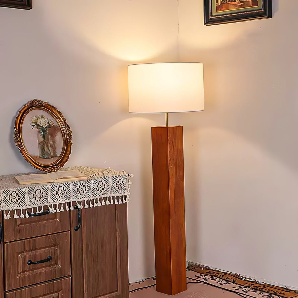 Timberline vloerlamp van hout en stof