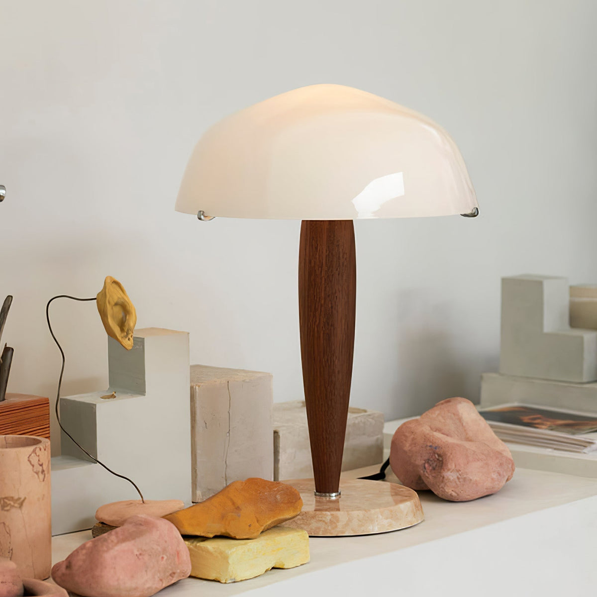 Emerson tafellamp van donker walnoot
