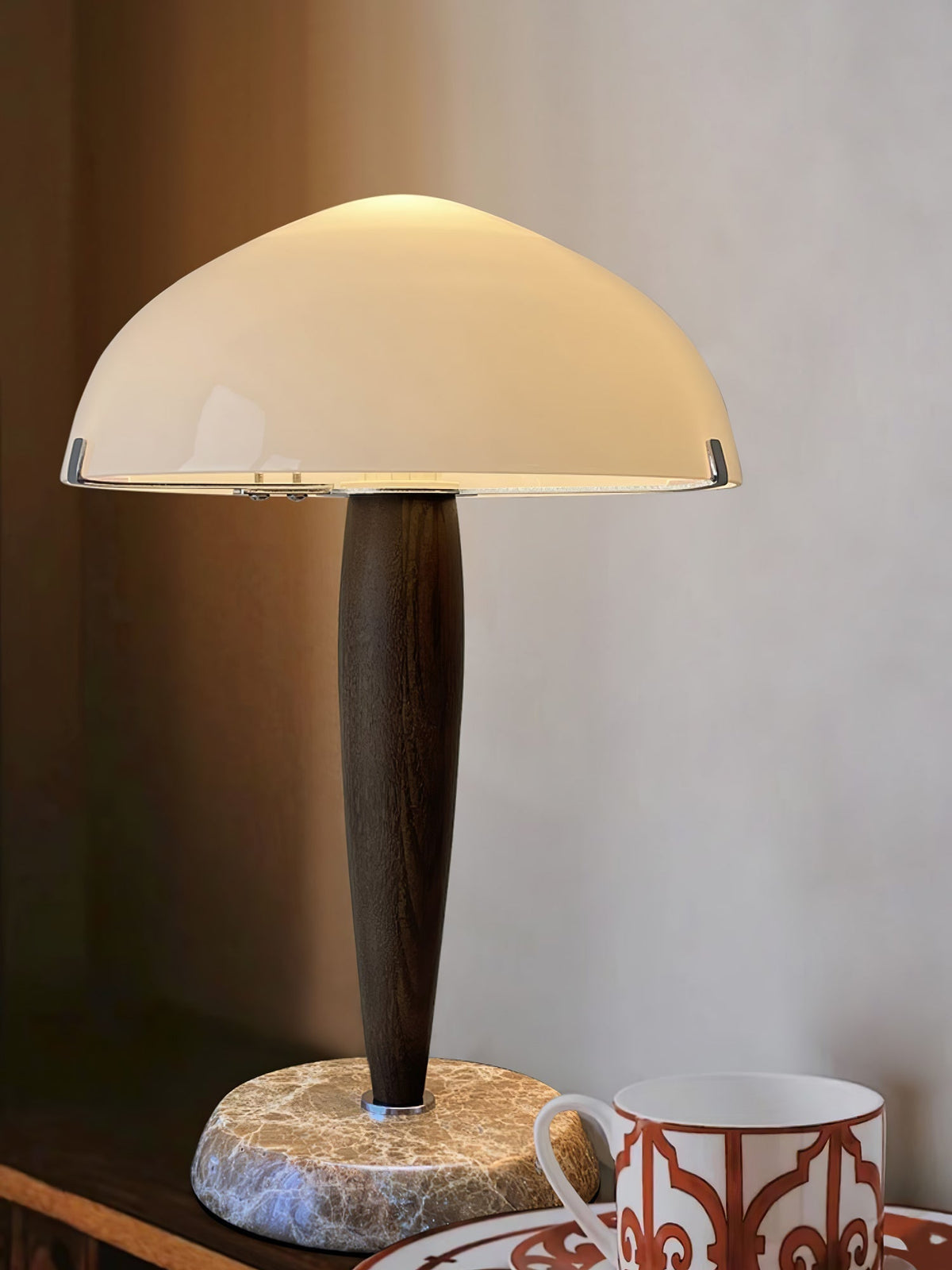 Emerson tafellamp van donker walnoot