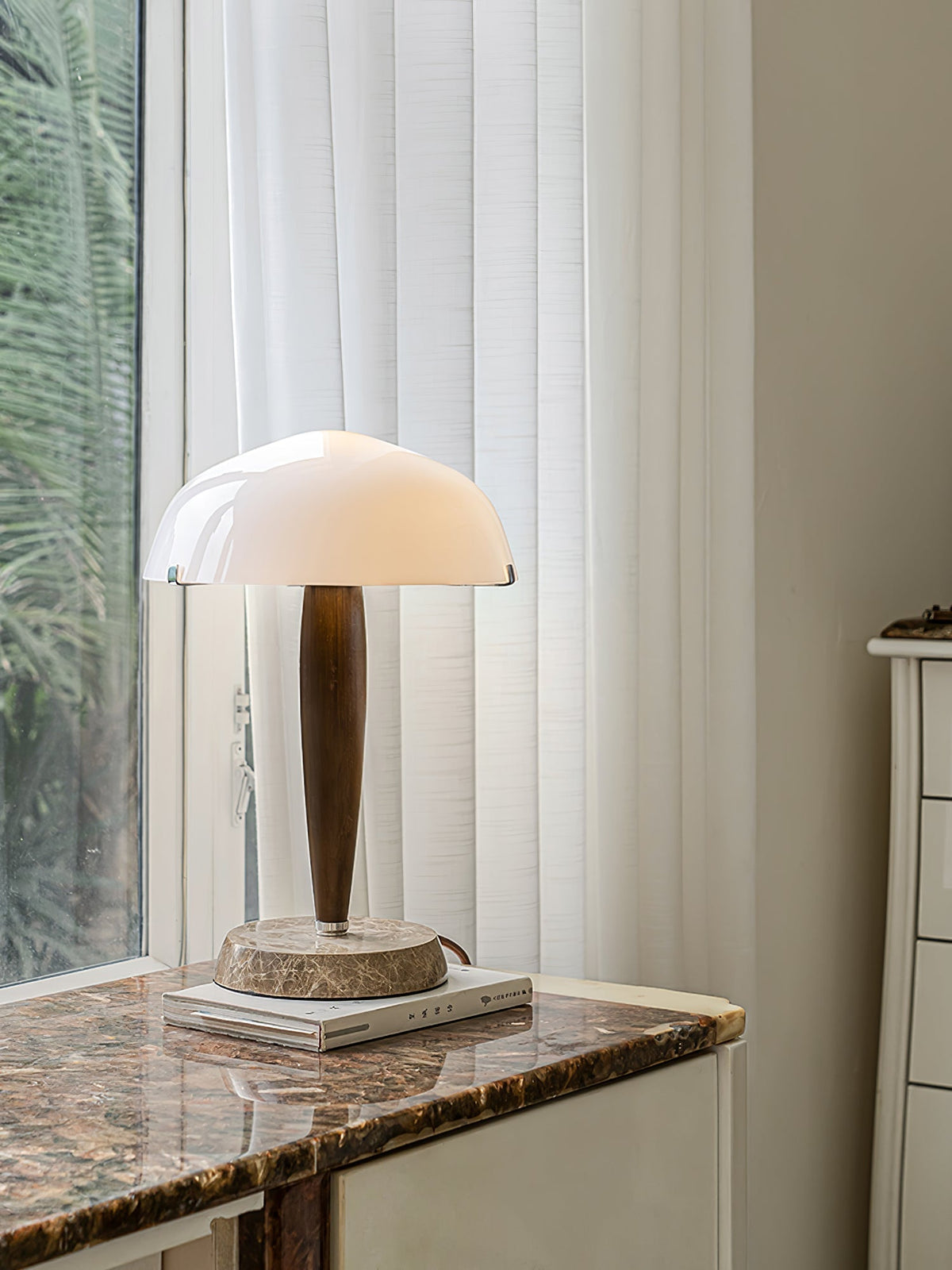 Emerson tafellamp van donker walnoot