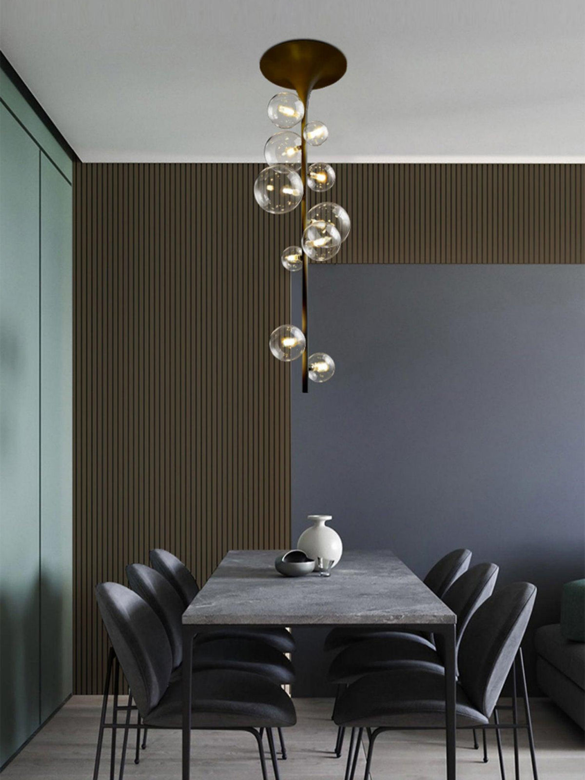 Celeina hanglamp van messing met cascaderend glas voor de gang