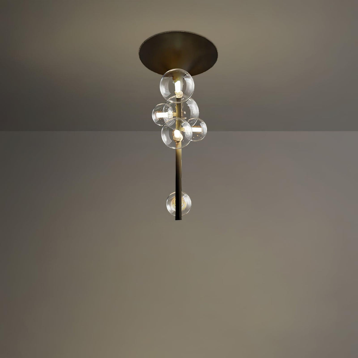 Celeina hanglamp van messing met cascaderend glas voor de gang