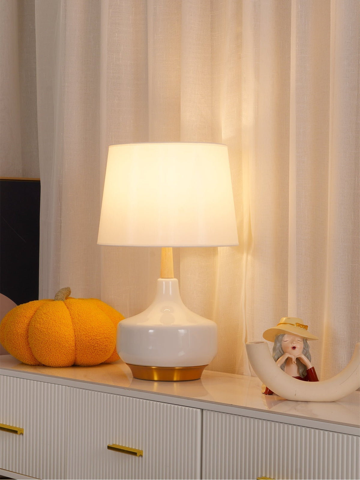 Lennon Minimalistische tafellamp van hars