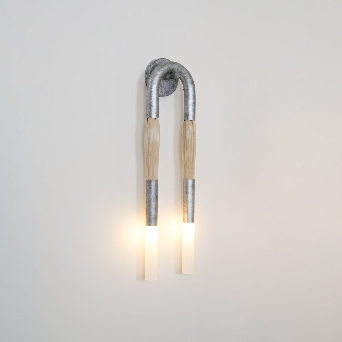 Aurelielle wandlamp met paardenhaar en messing afwerking