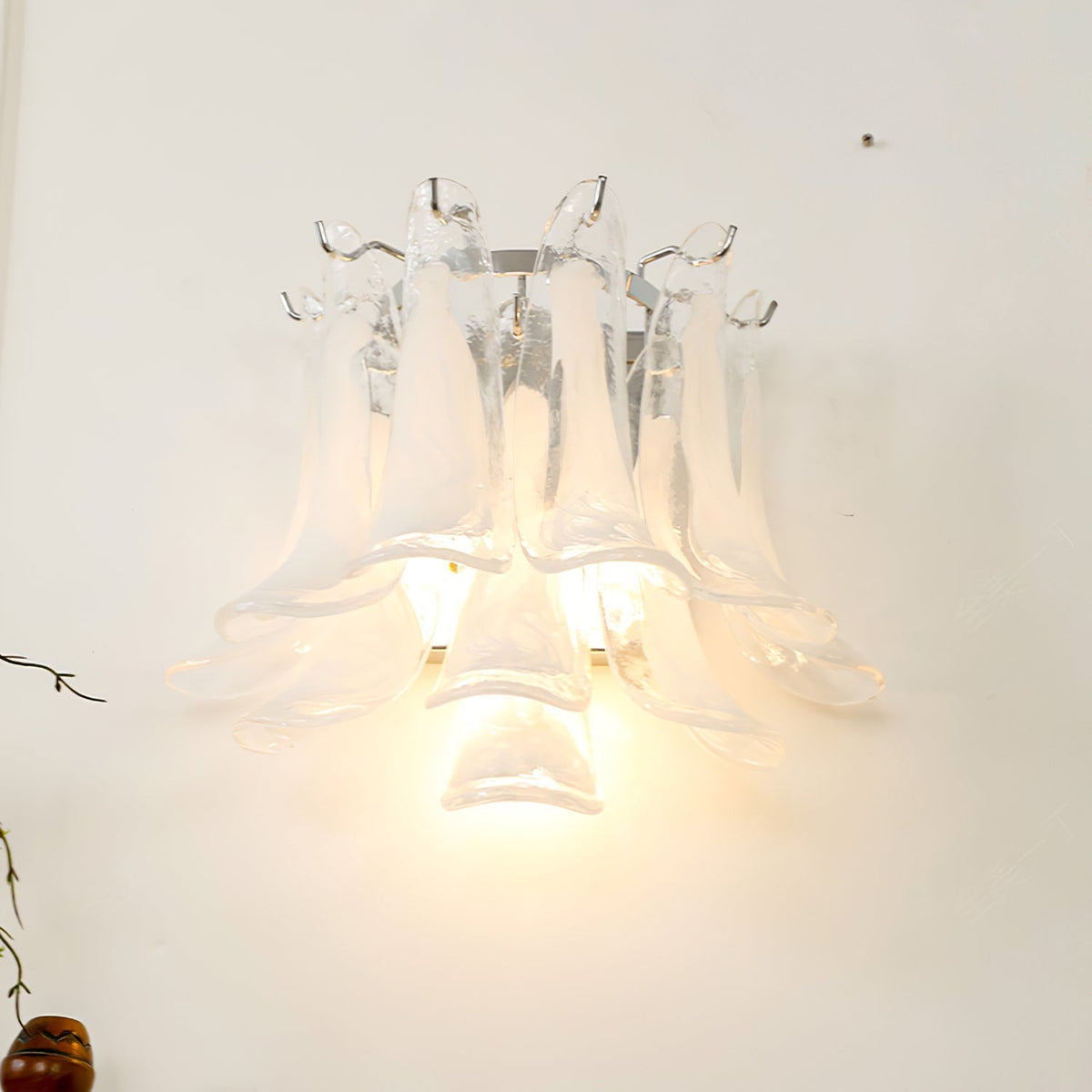 Celarelle wandlamp met Glazen Bloemblaadjes in Hoefijzervorm Minimalistisch