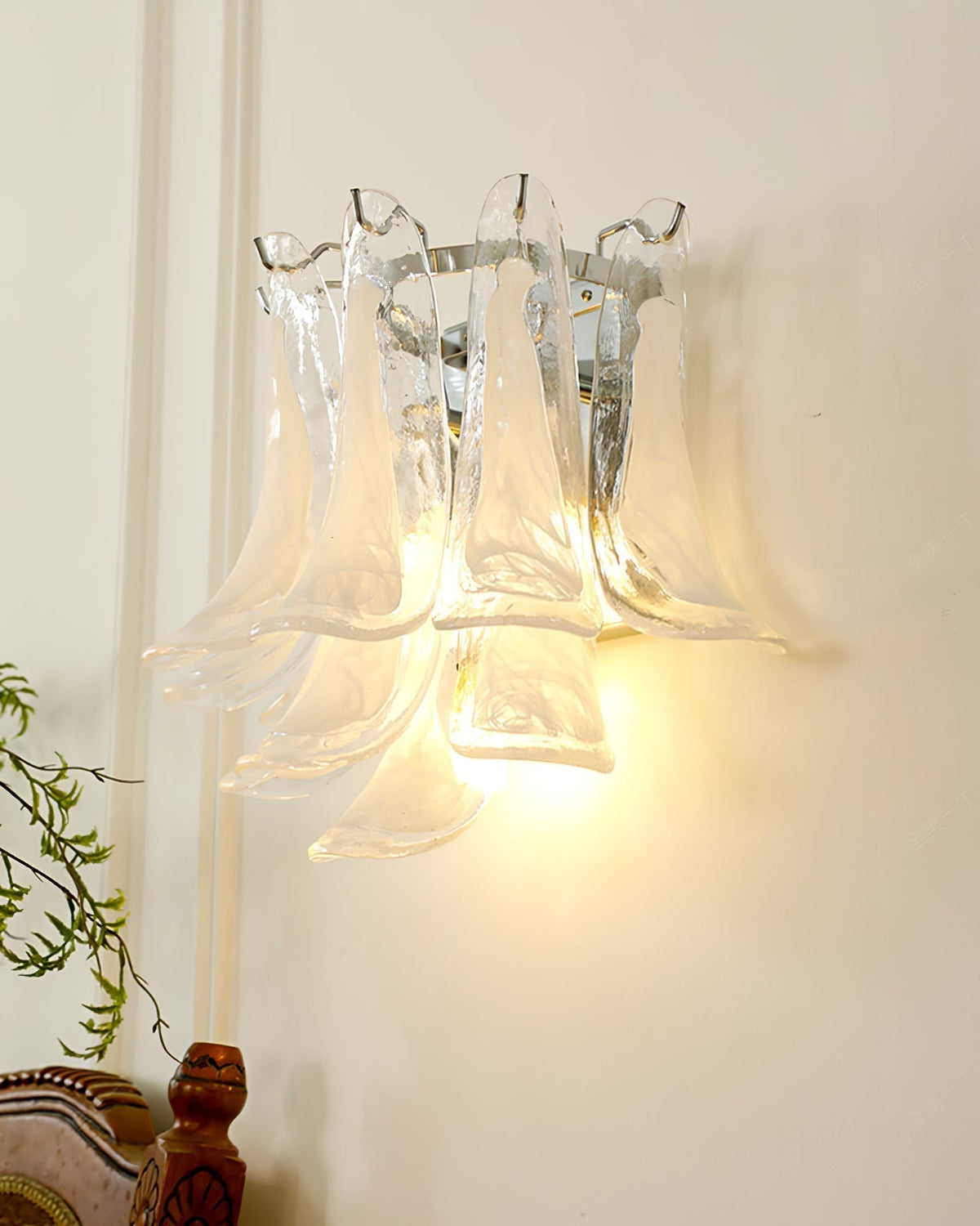 Celarelle wandlamp met Glazen Bloemblaadjes in Hoefijzervorm Minimalistisch