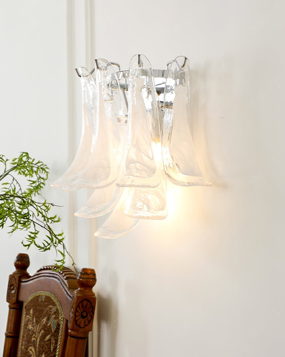 Celarelle wandlamp met Glazen Bloemblaadjes in Hoefijzervorm Minimalistisch