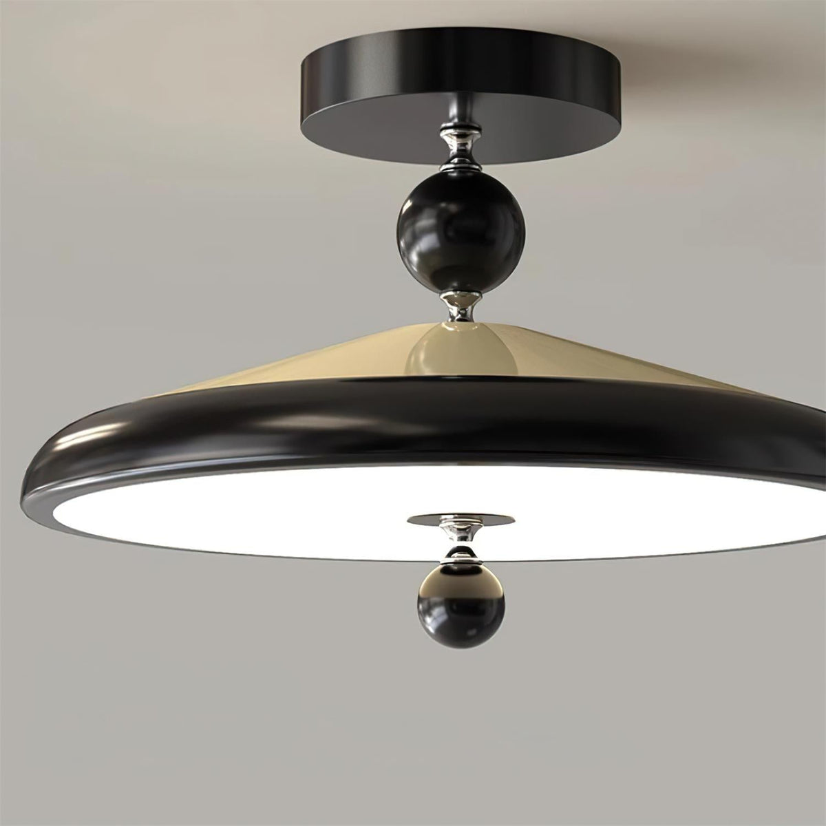 Sorvian plafondlamp met houten frame rond midcentury