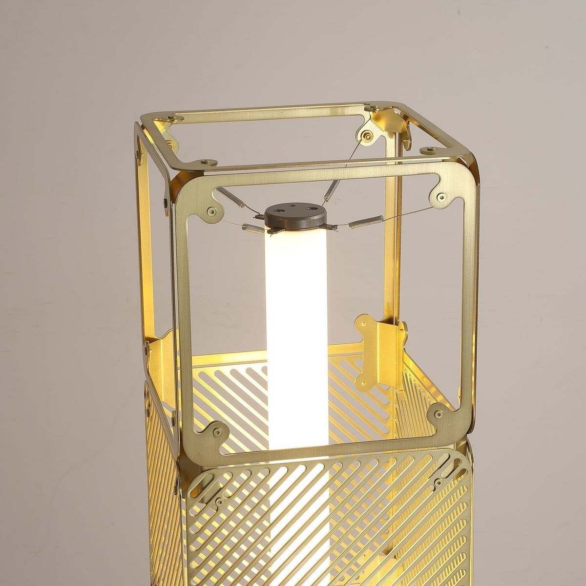 LuxeGrid vloerlamp in messing