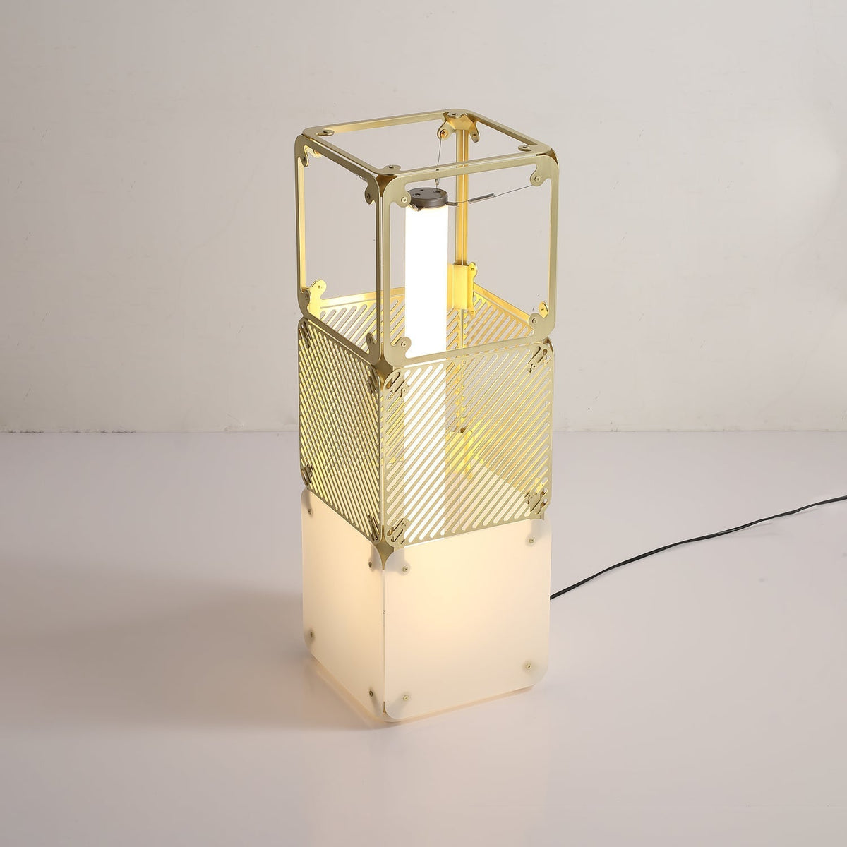 LuxeGrid vloerlamp in messing