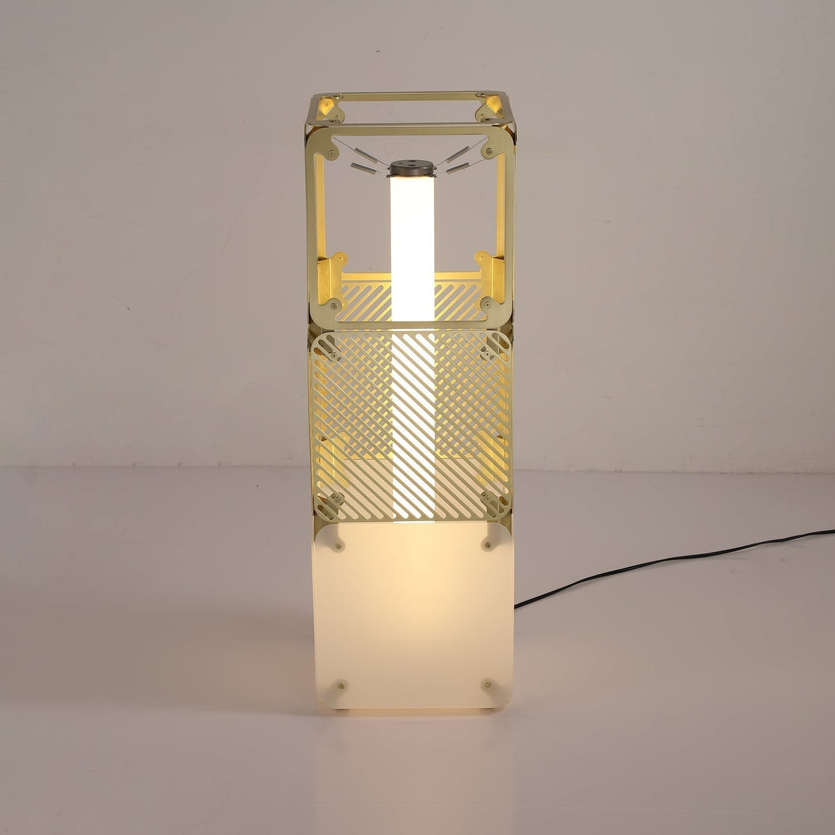 LuxeGrid vloerlamp in messing