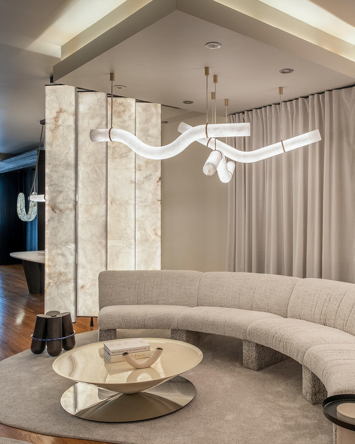 Mithos gebogen albasten hanglamp