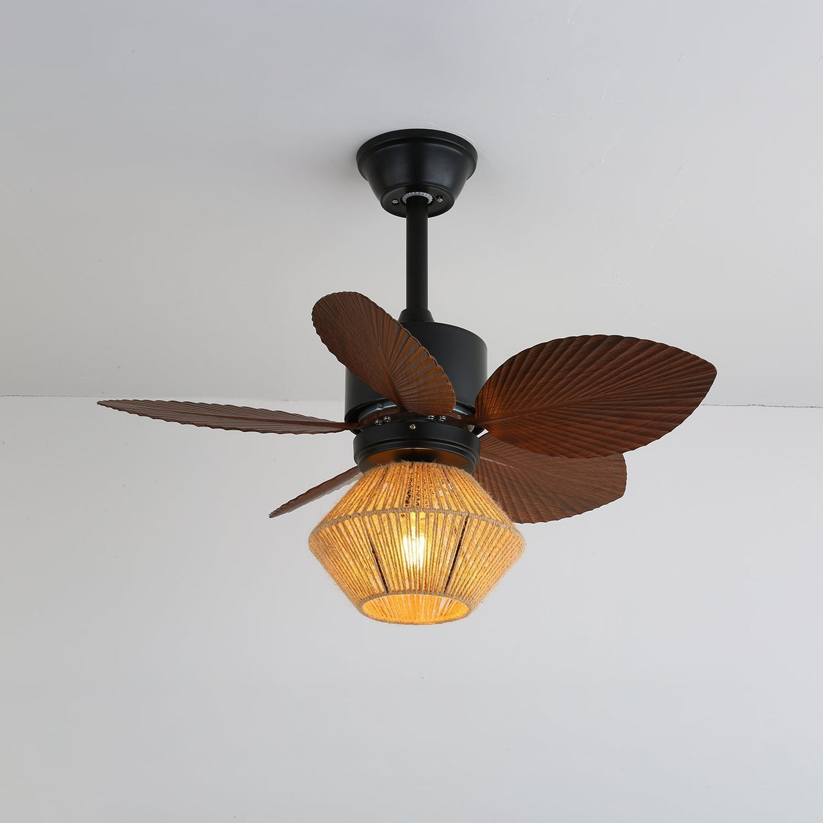 Solaya Tropische rotan plafondventilator met verlichting