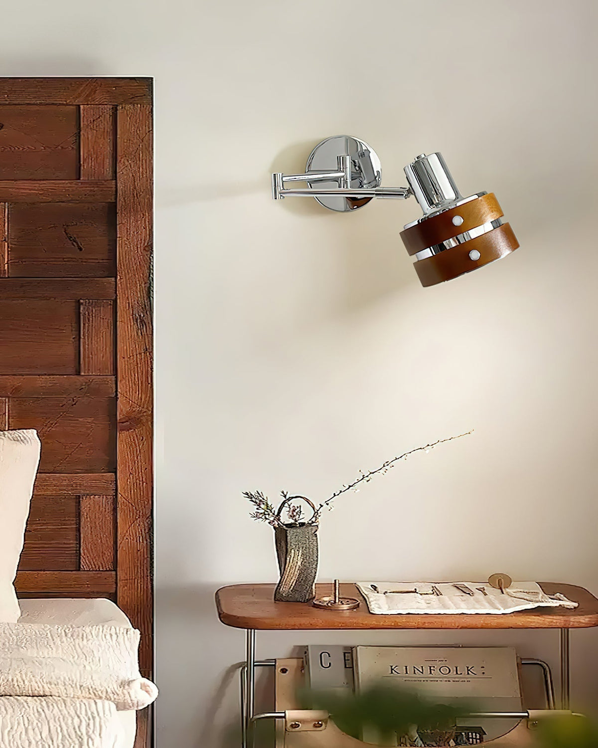 Karry wandlamp van hout met verstelbare arm, mid-century stijl