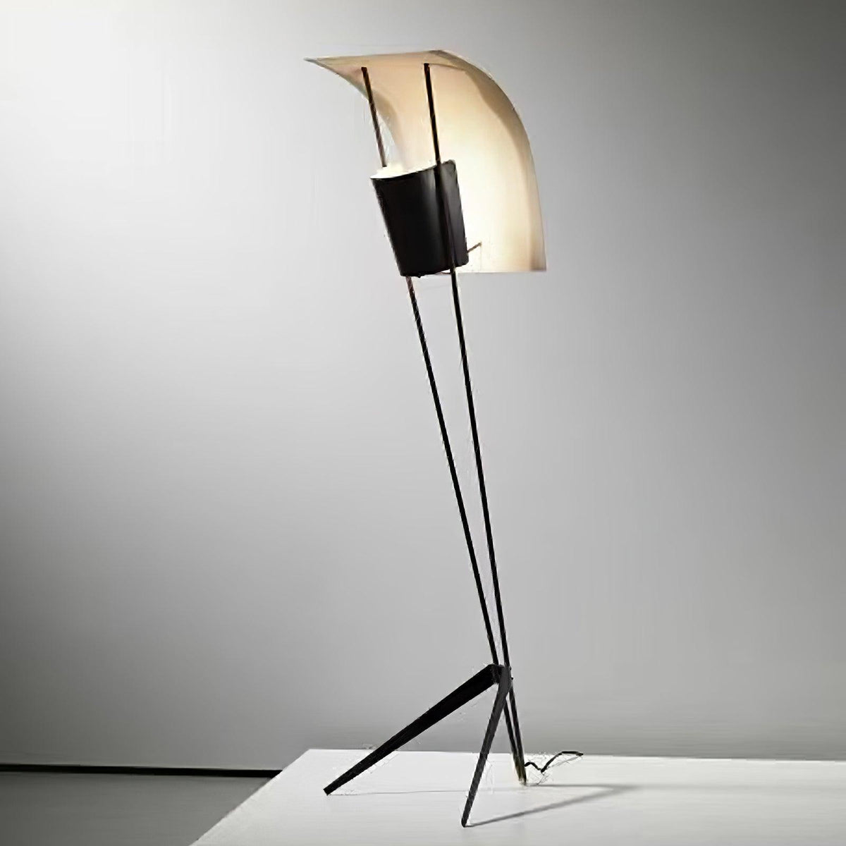 Ulvynil vloerlamp minimalistisch