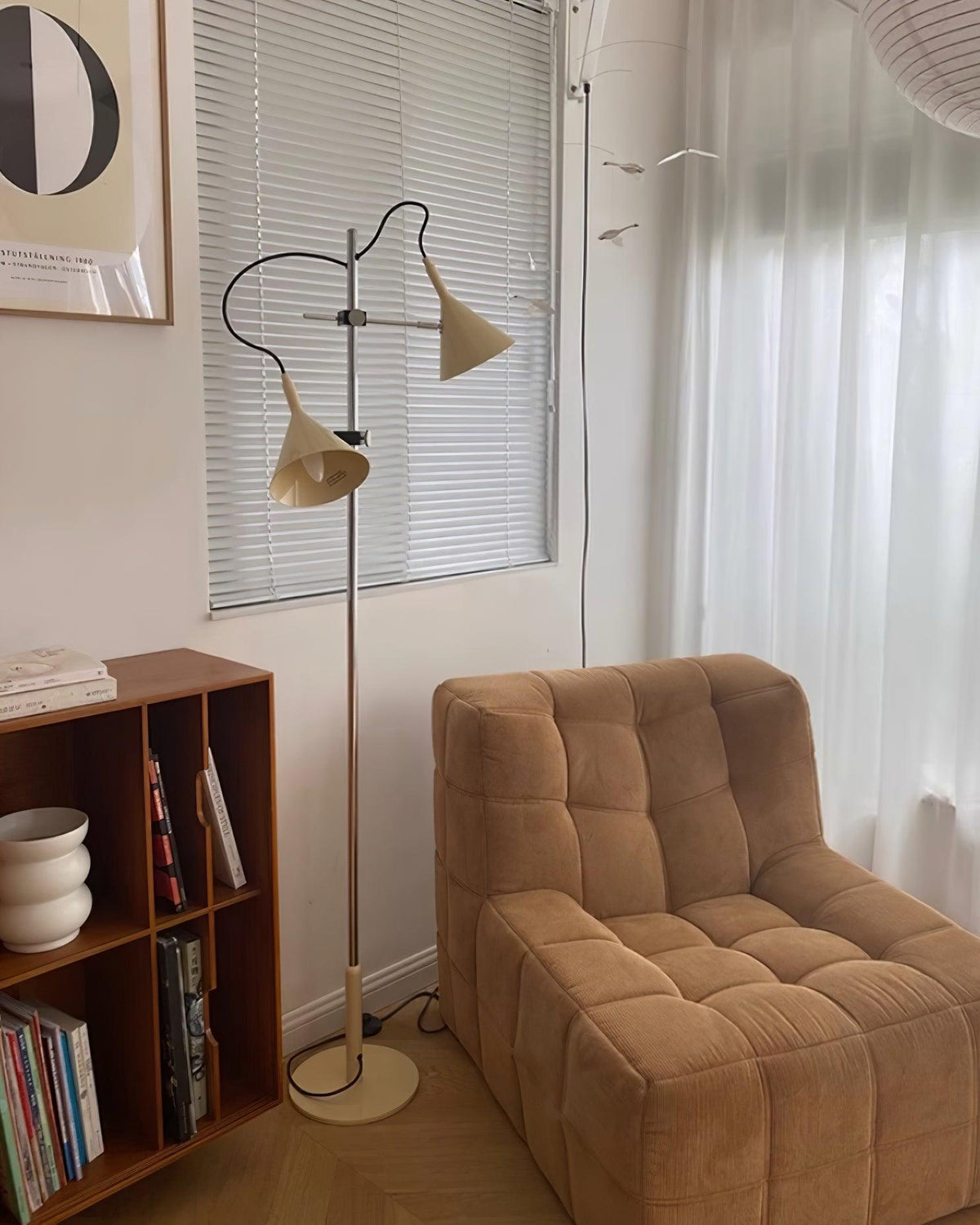 Elys moderne vloerlamp in chroom en beige