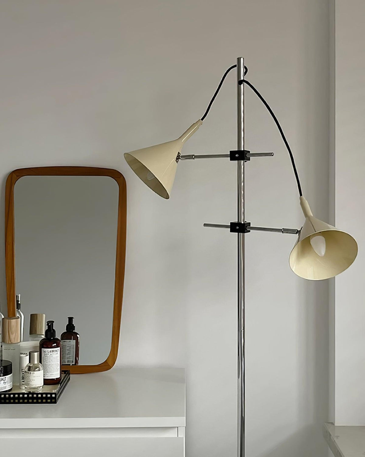 Elys moderne vloerlamp in chroom en beige